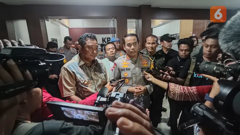 Konferensi pers Kapolda Sulsel Irjen Pol Andi Rian R Djajadi (Liputan6.com/Fauzan)