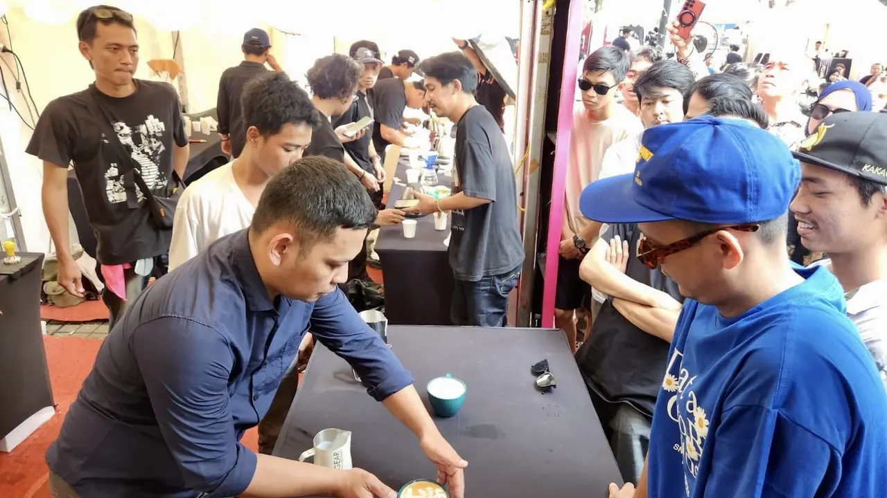 Rangkaian penutupan peringatan Bulan Bung Karno 2024 di gelar di Parkir Timur Senayan, Gelora Bung Karno, Jakarta, Minggu (30/6). Salah satu giatnya, Festival Kopi Cinta Tanah Air.