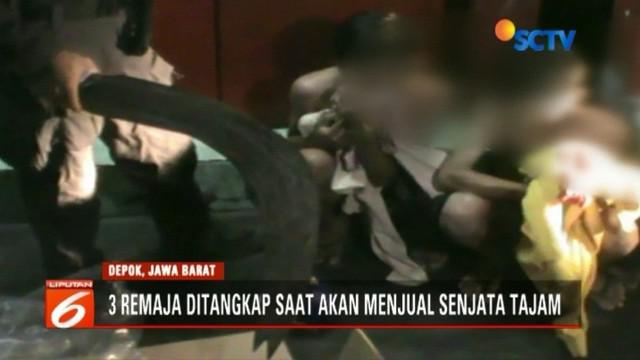 Tim Jaguar Polres Depok menangkap tiga remaja penjual senjata tajam kepada geng motor. ketiganya mengaku akan menggunakan uang hasil penjualan senjata tajam untuk study tour.