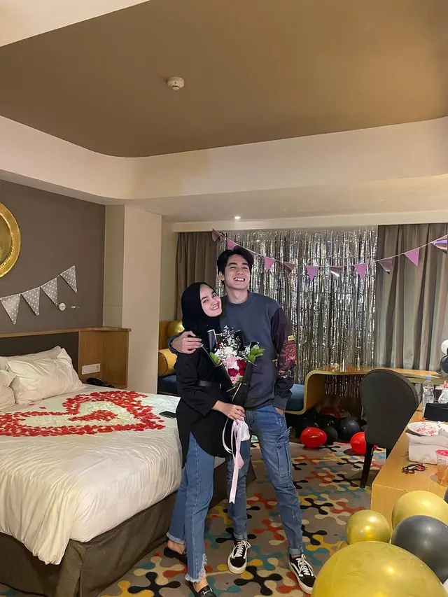 Momen Perayaan Ultah Evan Marvino yang ke-27, Dapat Kejutan Manis dari Istri. (Sumber: Instagram/evanmarvino)
