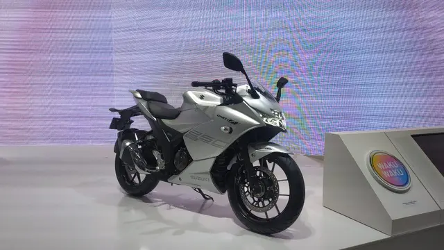 Suzuki Gixxer 250 (naked) dan Suzuki Gixxer SF 250 (sport).