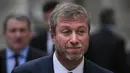 1. Roman Abramovich - Pemilik Chelsea ini menolak keinginan Mourinho untuk memboyong bek baru, John Stones. Akibatnya terbukti lini belakang The Blues tampil mengecewakan musim ini. (AFP/Carl Court)