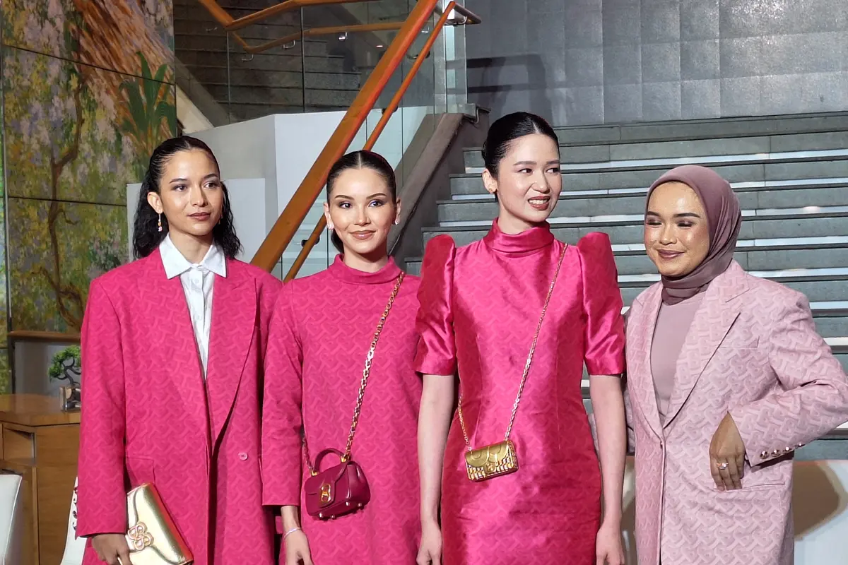 Buttonscarves Perkenalkan 4 Brand Ambassador Terbaru, Ada Putri Marino hingga Halima Aden! (Virlia Sakina Ramada)