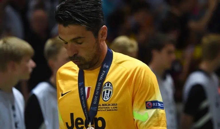 Gianluigi Buffon gagal membawa Juventus menjadi juara Liga Champions 2014-2015. (AFP/Patrik Stollarz)