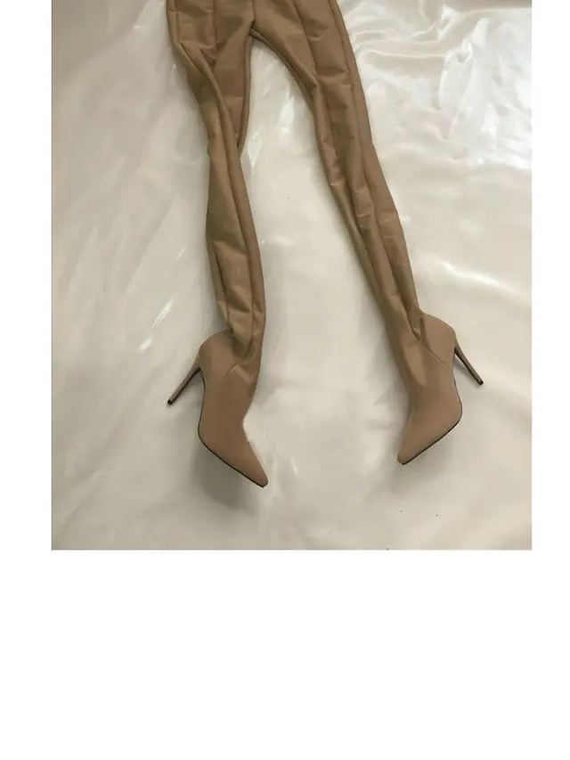 8 Desain Alas Kaki Ini Nyeleneh Banget, Bikin Gagal Paham