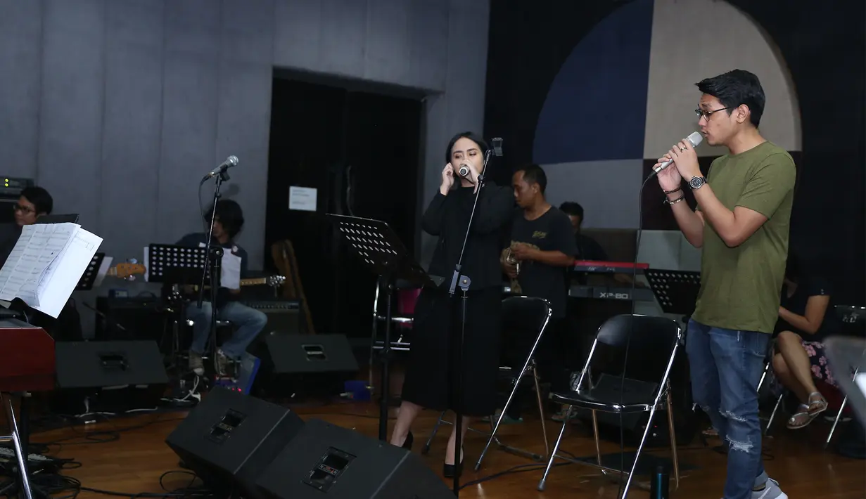 Berbagai persiapan telah dilakukan penyanyi solo Indonesia, Afgan. Ia akan menunjukkan aksinya dalam konser The Biggest Concert bertema Sound of Love. (Andy Masela/Bintang.com)