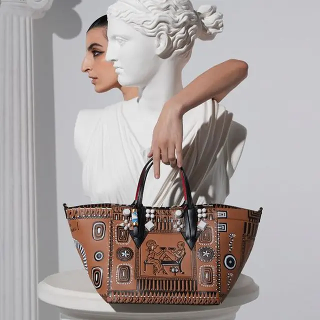 Selebrasi Perjalanan Christian Louboutin Lewat Greekaba, Koleksi Bernuansa Yunani Kuno yang Unik