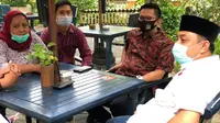 Kamar Dagang dan Industri (Kadin) Surabaya mengundang dua calon wali kota Machfud Arifin-Mujiaman dan Eri Cahyadi-Armudji untuk mendengarkan visi misi keduanya.