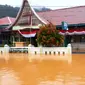 Sebuah puskesmas di Rawang Kecamatan Padang selatan Kota Padang terendam banjir pada 10 September 2020. (Liputan6.com/ ist)