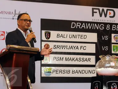 CEO Mahaka, Hasani Abdulgani memberikan keterangan usai menggelar Drawing 8 Besar Turnamen Piala Presiden 2015 di Jakarta, Jumat (11/9/2015). Babak 8 Besar Piala Presiden 2015 akan berlangsung pada 19 dan 26 September. (Liputan6.com/Helmi Fithriansyah)