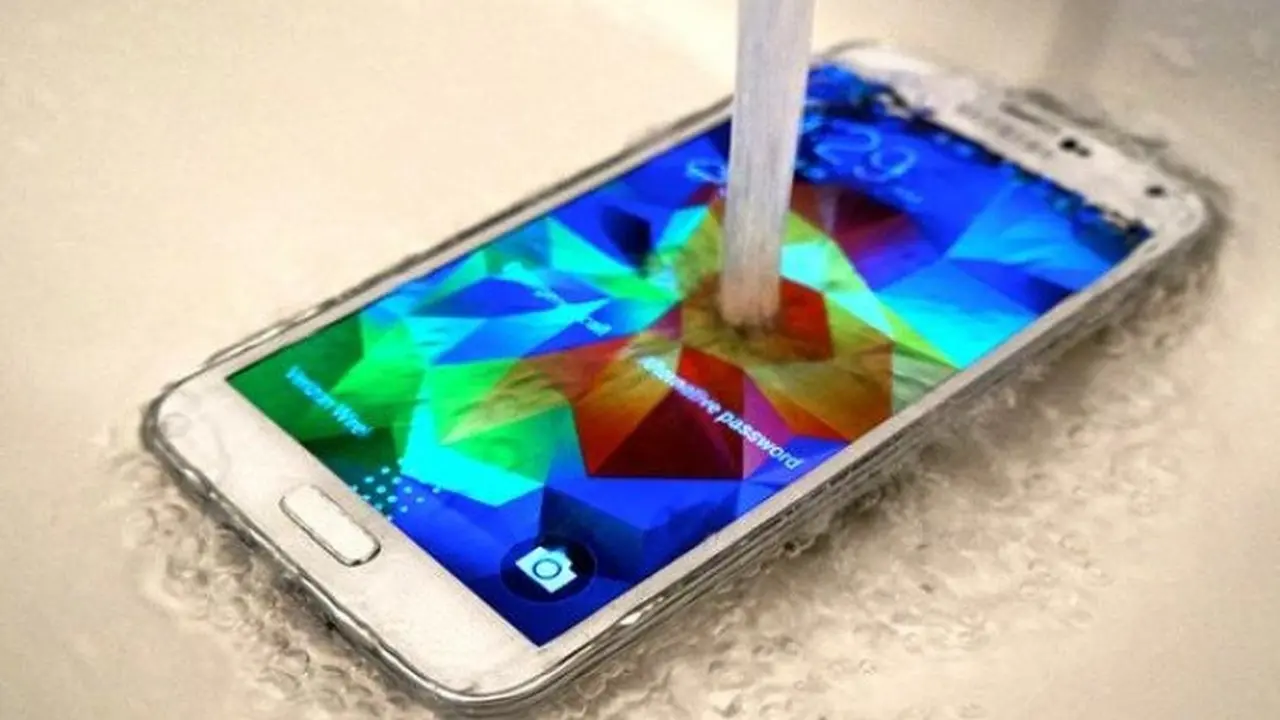Langkah yang harus dilakukan ketika smartphone terkena air