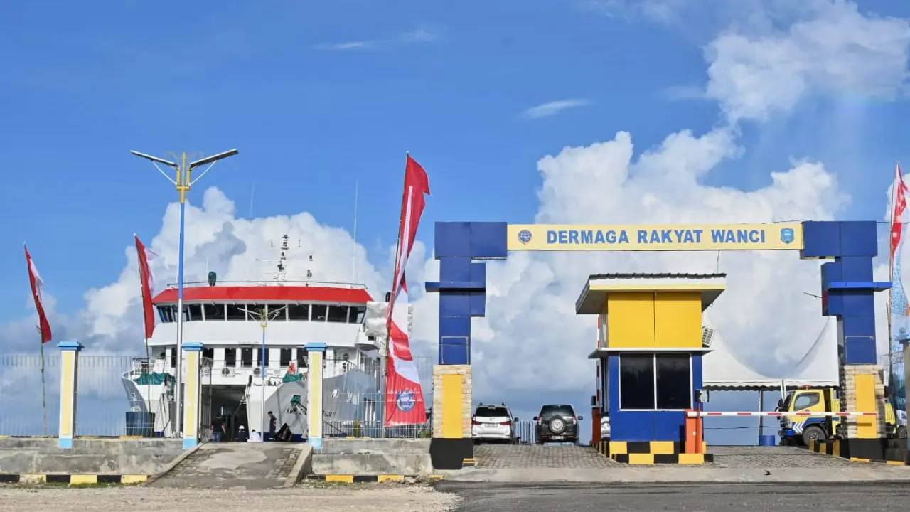 Menteri Perhubungan Budi Karya Sumadi mengecek langsung tiga pelabuhan penyeberangan di Wakatobi, Sulawesi Tengah