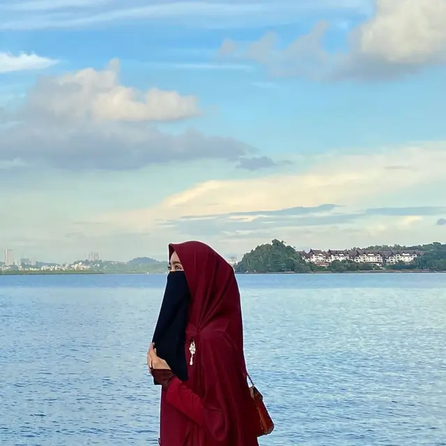 Tersebar Foto Tanpa Hijab, Ini 6 Potret Serell Thalib Istri Taqy Malik Pakai Cadar