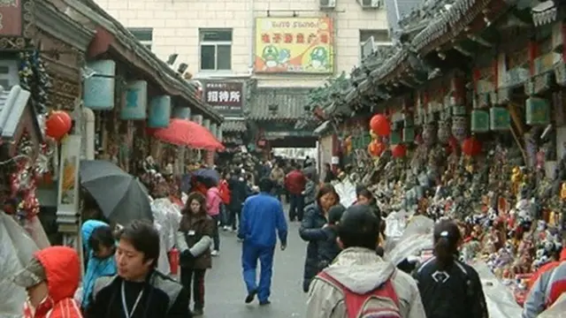 Suasana pasar di Beijing.