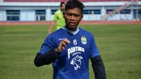 Bek Persib, Tony Sucipto. (Bola.com/Erwin Snaz)