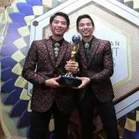 Rizki Ridho meraih kemenangan di Indonesian Dangdut Awards 2017. (Deki Prayoga/Bintang.com)