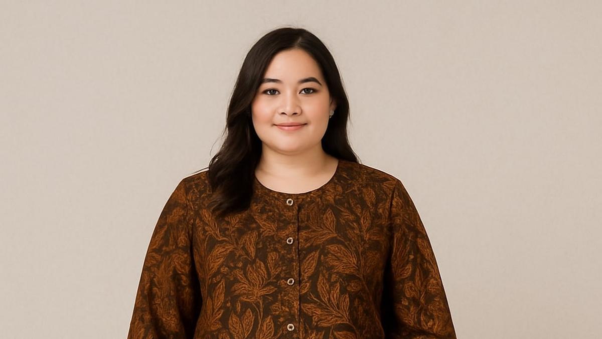 8 Model Batik Wanita Gemuk yang Modis 2025, Lengkap dengan Tips Memilihnya