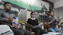 Turut hadir suami korban malapraktik tersebut, Moza Mahendrawika (kiri), serta Pengacara Publik YLBHI, Wahyu Nandang di Gedung DPR RI, Jakarta, Senin (24/11/2014). (Liputan6.com/Andrian M Tunay)