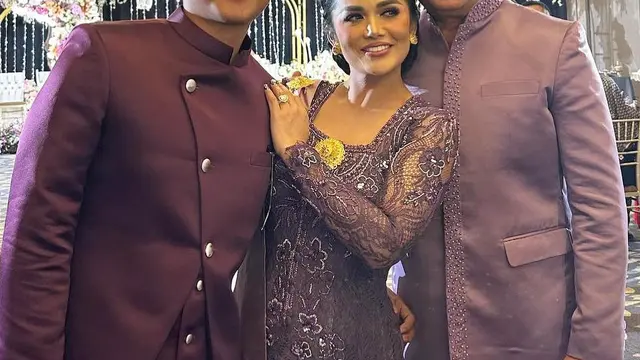 Krisdayanti, Raul Lemos, dan Azriel Hermansyah. (Foto: Dok. Instagram @krisdayantilemos)