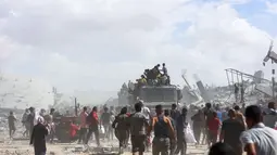 Diketahui sebelumnya, setelah dua tahun berperang, Israel dan Hamas akhirnya sepakat untuk melaksanakan gencatan senjata. (Omar AL-QATTAA/AFP)