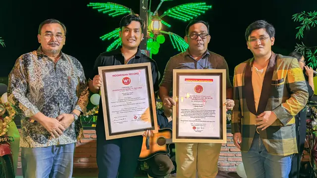 Ian Wibowo dan Erry Wibowo saat berada di Bali. (Foto: Dok. Koleksi Pribadi Ian Wibowo)