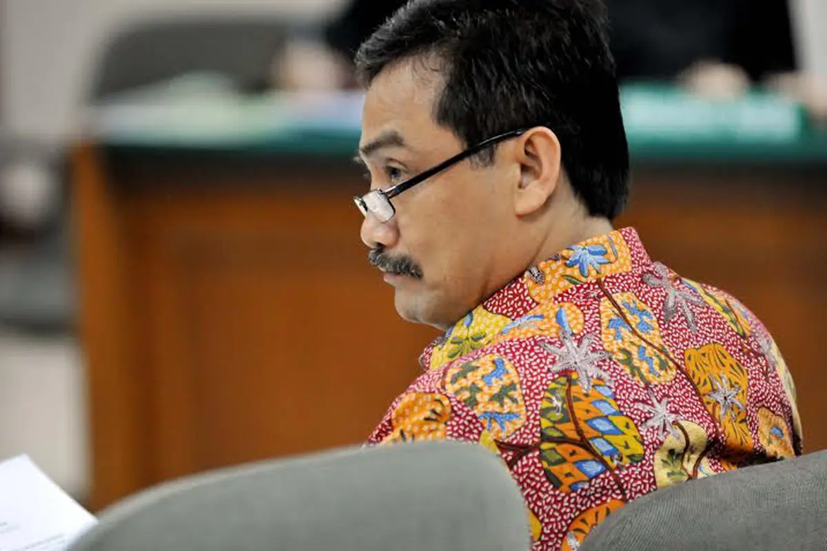 [FOTO] Andi Mallarangeng Tampak Tegang di Sidang Perdana