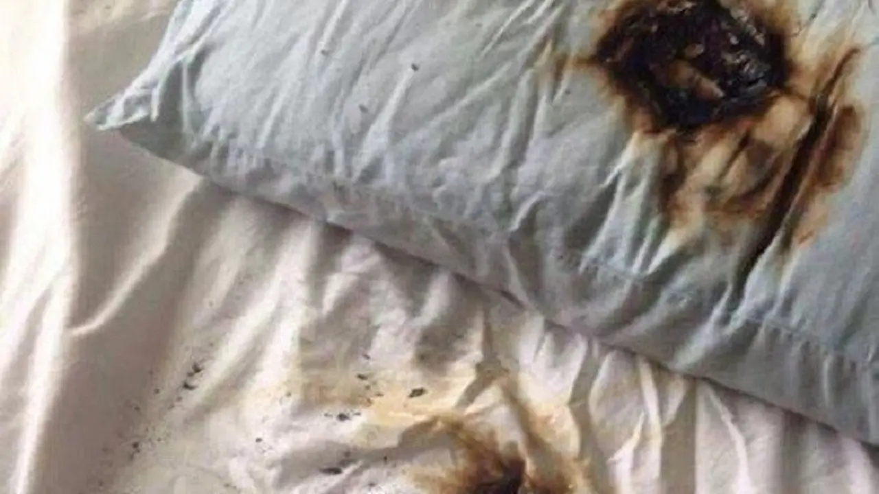 Kebiasaan Mengisi Baterai Ponsel Di Tempat Tidur Berisiko Sebabkan Kebakaran