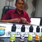 Liquid vape atau cairan rokok elektrik yang mengandung narkoba sitaan Polda Riau dari sindikat Malaysia. (Liputan6.com/M Syukur)