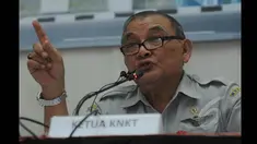 Ketua Komite Nasional Keselamatan Transportasi Tatang Kurniadi memberikan pemaparan dalam Media Rilis KNKT Tahun 2014 di Jakarta, Kamis (29/1/2015). (Liputan6.com/Herman Zakharia)