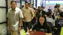 Balon Gubernur DKI Jakarta Sandiaga Uno (kiri) saat memasuki kantor Gojek, Jakarta, (1/3). Dirinya melakukan tatap muka secara tertutup dengan CEO Gojek Nadiem Makarim. (Liputan6.com/Yoppy Renato)