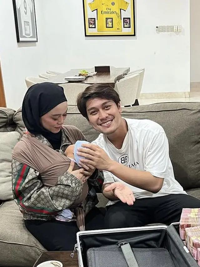 Lesti Kejora saat Gendong Anak (@rizkybillar)