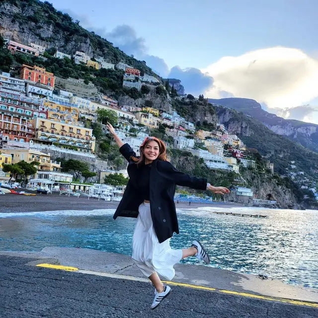 6 Potret Najwa Shihab Tampil Stylish ala Gen Z di Usia 46 tahun Saat Liburan Bareng Bestie di Italia