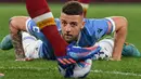 Sergej dan Vanja Milinkovic-Savic dilahirkan dari orang tua yang mempunyai latar belakang seorang atlet. Ayahnya seorang pesepak bola, sedangkan sang ibu merupakan seorang pebasket. (AFP/Tiziana Fabi)