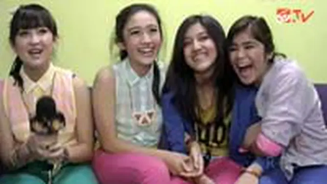 Manggung, Personel Blink Tetap Pacaran