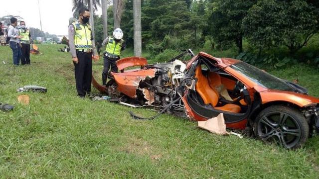 Berita Indonesia Fakta-Fakta Kecelakaan Supercar McLaren di Tol Jagorawi