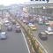 Situasi arus lalu lintas di Gerbang Tol Halim 2 terpantau padat. (@TMC Polda Metro Jaya)