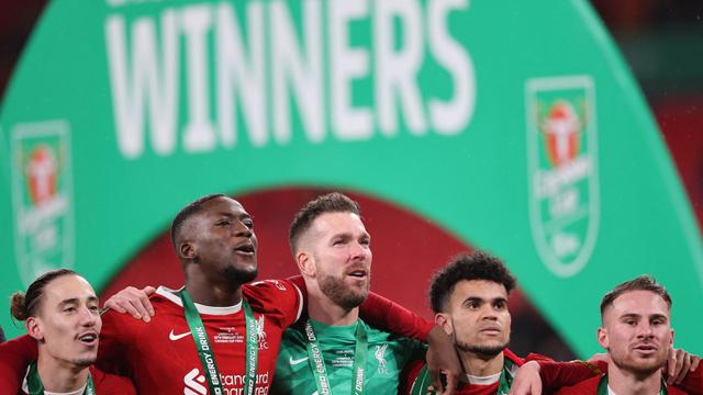 Foto: Dua Jempol untuk Caoimhin Kelleher, Lakukan Penyelamatan-Penyelamatan Krusial dan Bawa Liverpool Juara Carabao Cup 2023/2024