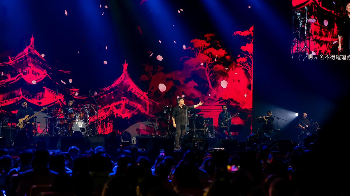Wakin Chau Guncang Jakarta dengan Konser Penuh Nostalgia dan Emosi