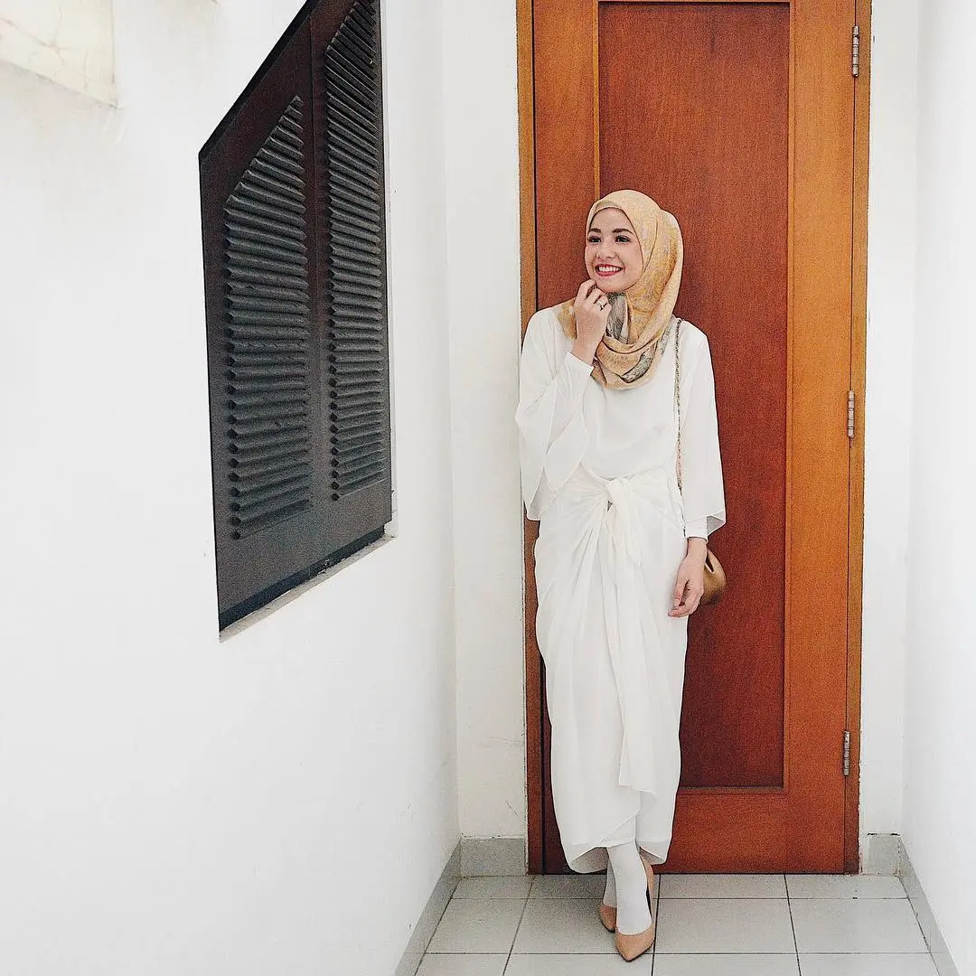 Gaya hijab Natasha Rizky. (sumber foto: @natasharizkynew)