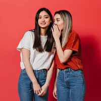 Ilustrasi Menyindir Teman Credit: shutterstock.com