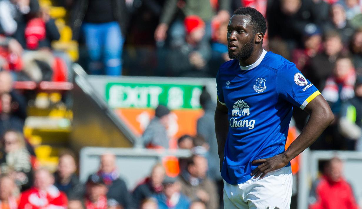 Ekspresi striker Everton, Romelu Lukaku, saat bertanding melawan Liverpool di Stadion Anfield (01/04/2017).  (EPA/Peter Powell)