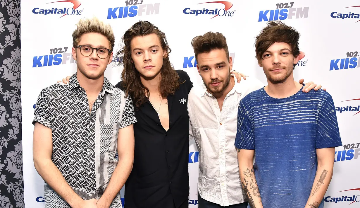 rry Styles dikabarkan tengah sibuk berbulan-bulan dalam menulis dan merekam lagu untuk debut album solonya. Styles mengadopsi trik vokal penyanyi The Beatles , Paul McCartney dalam bermusik. (AFP/Bintang.com) Sumber: mnrdaily.com