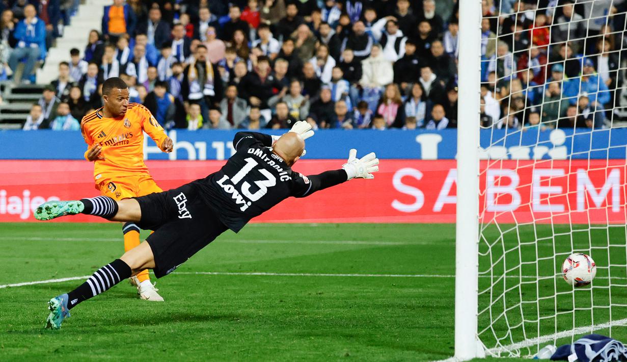 Hasil ini membuat Madrid mengemas 30 poin dari 13 laga dan mereka kini ada di peringkat kedua klasemen sementara Liga Spanyol 2024/2025. Sementara itu Leganes ada di posisi 14 dengan koleksi 14 angka dari 14 pertandingan. (AFP/Oscar Del Pozo)