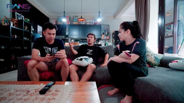 7 Penampakan Isi Rumah Gading Marten, Ruang Kerjanya Nyaman Banget