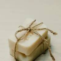 sabun batang yang ramah lingkungan atau eco-friendly lebih awet dan dapat digunakan dalam jangka waktu yang lama. (Foto/dok: Pexels/SarahChai)