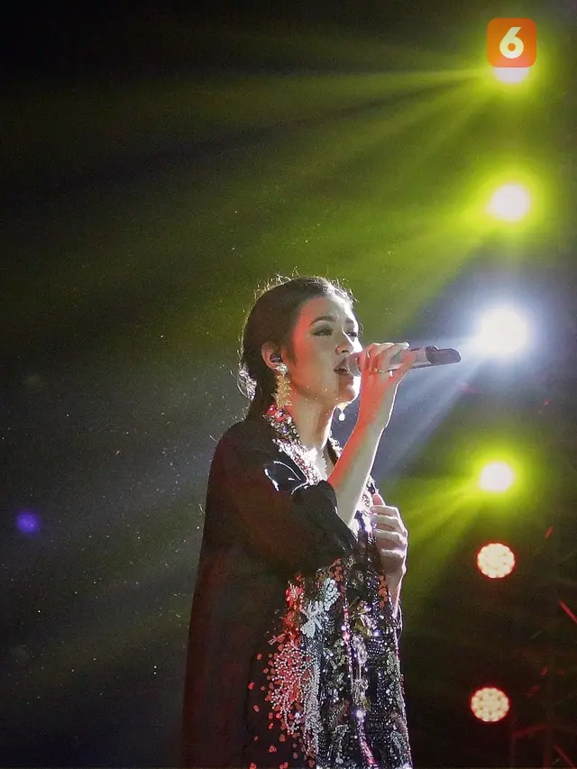 [Fimela] Raisa dan Bunga Citra Lestari