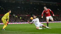 Video highlights Premier League saat Wayne Rooney striker MU mencetak gol dengan cara cerdas melalui tumit belakangnya saat melawan Swansea.