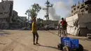 Sejak agresi Israel pada 7 Oktober 2023, jumlah korban tewas di Jalur Gaza terus meningkat. Jumlah korban tewas saat ini mencapai 62.686 orang, dengan mayoritas korban adalah perempuan dan anak-anak. Sementara 157.951 orang lainnya mengalami luka-luka. (BASHAR TALEB/AFP)