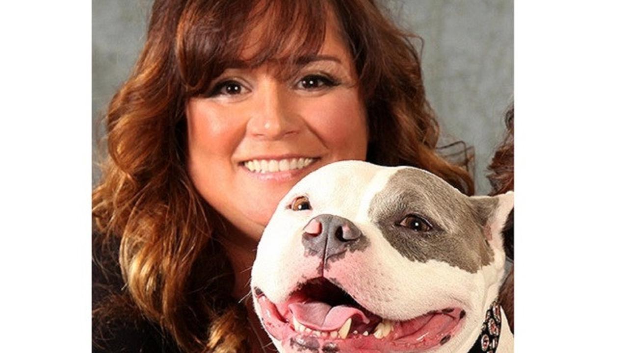 Wanita penyelamat anjing liar