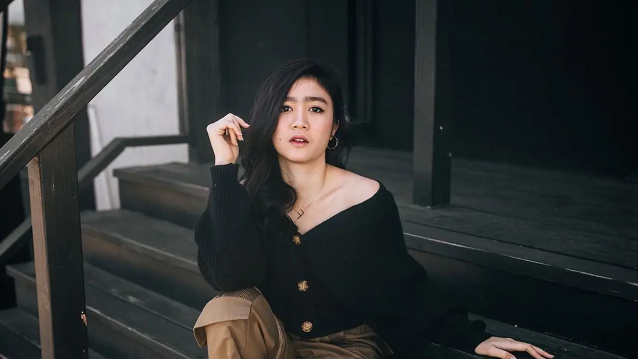 FOTO: Pesona Febby Rastanty Pakai Sweater Hitam